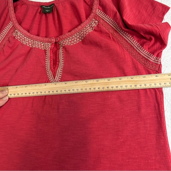 Eddie Bauer Women's Size M Soft Red Embroidered Keyhole Neck Short Sleeve Top - Picture 4 of 7